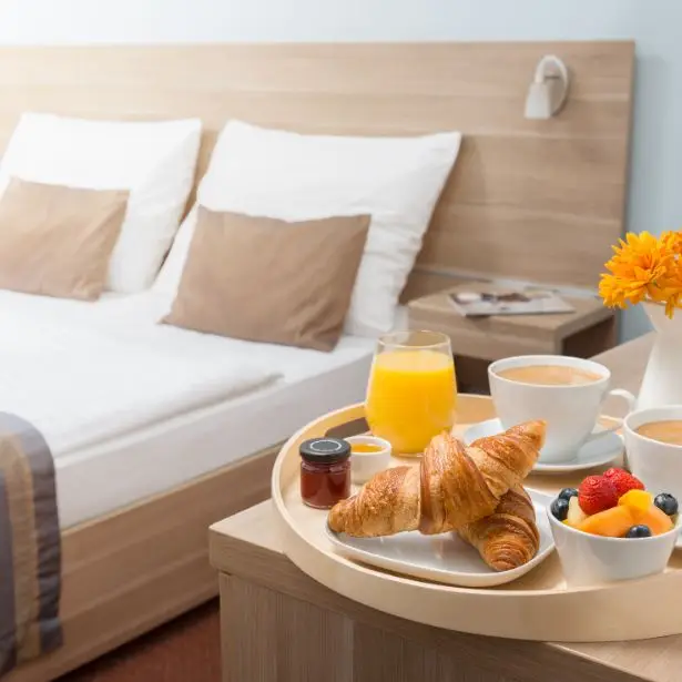 NCC Brindisi Vital&Car - colazione in una camera di bed & breakfast