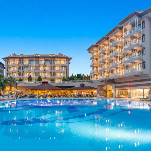 NCC Brindisi Vital&Car - Piscina di un albergo